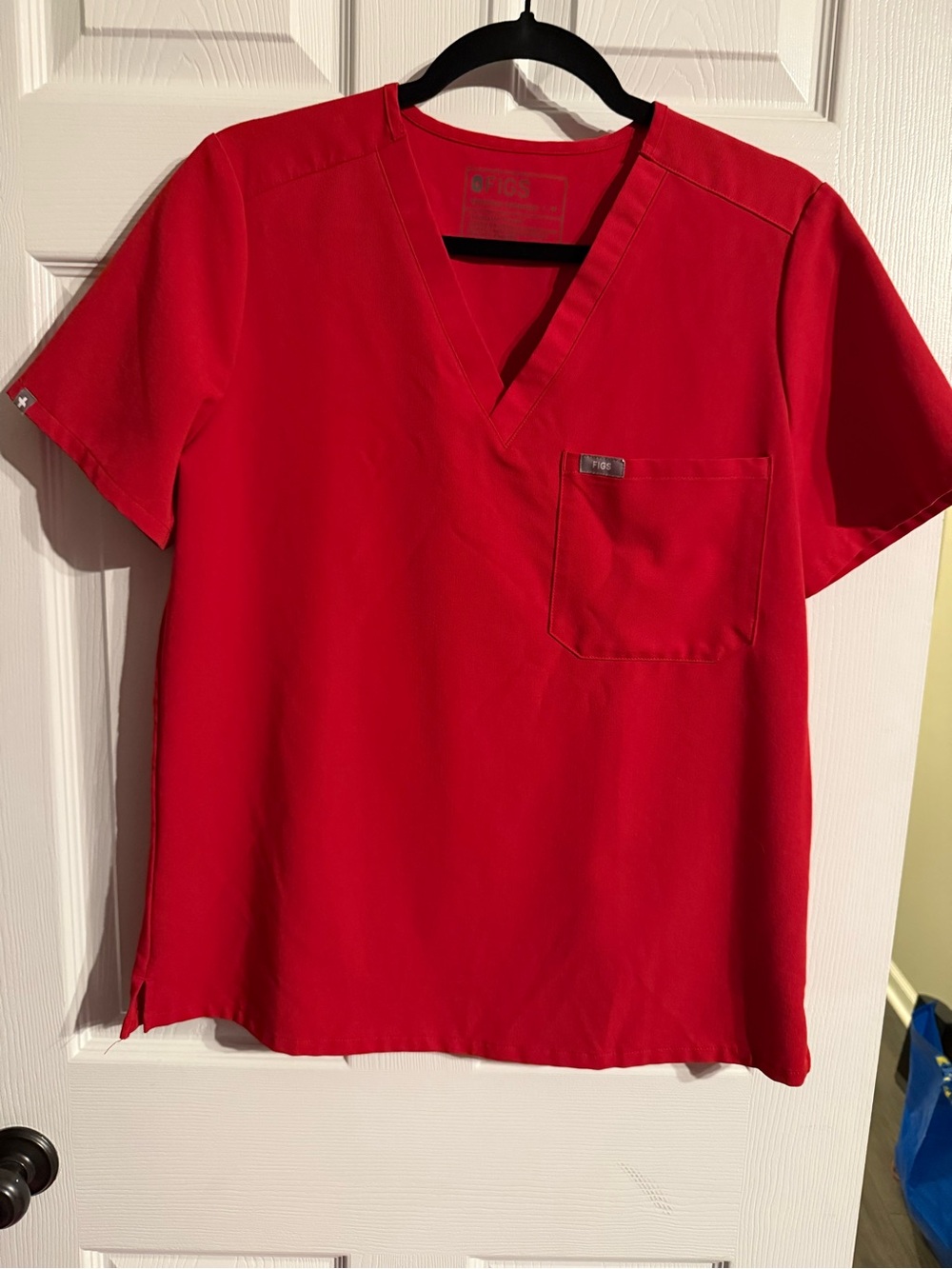 FIGS Winning Red Catarina V-Neck Scrub Top M, EUC - Picture 5 of 10